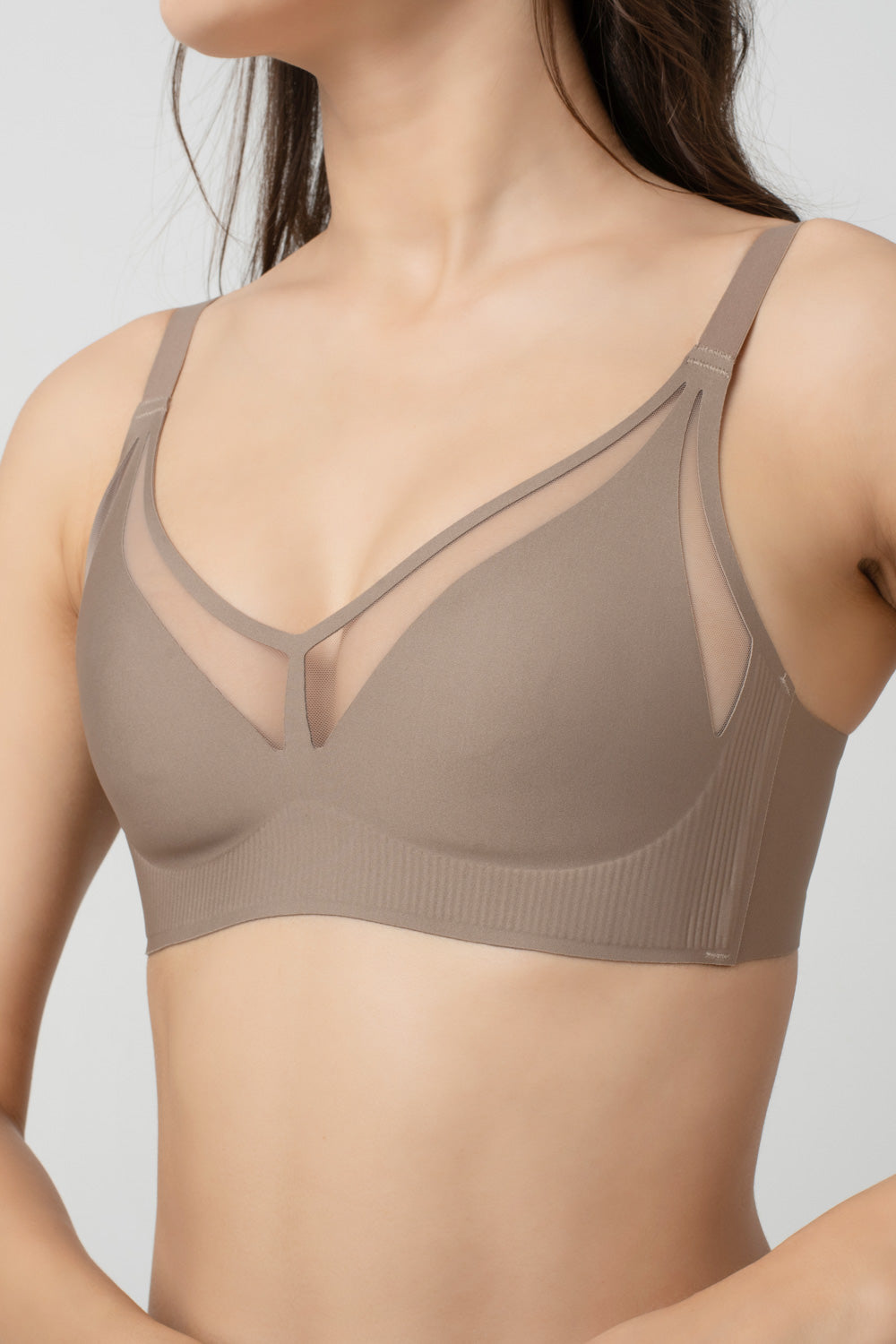 Taylor | Non padded bra with front detail and nipple cover