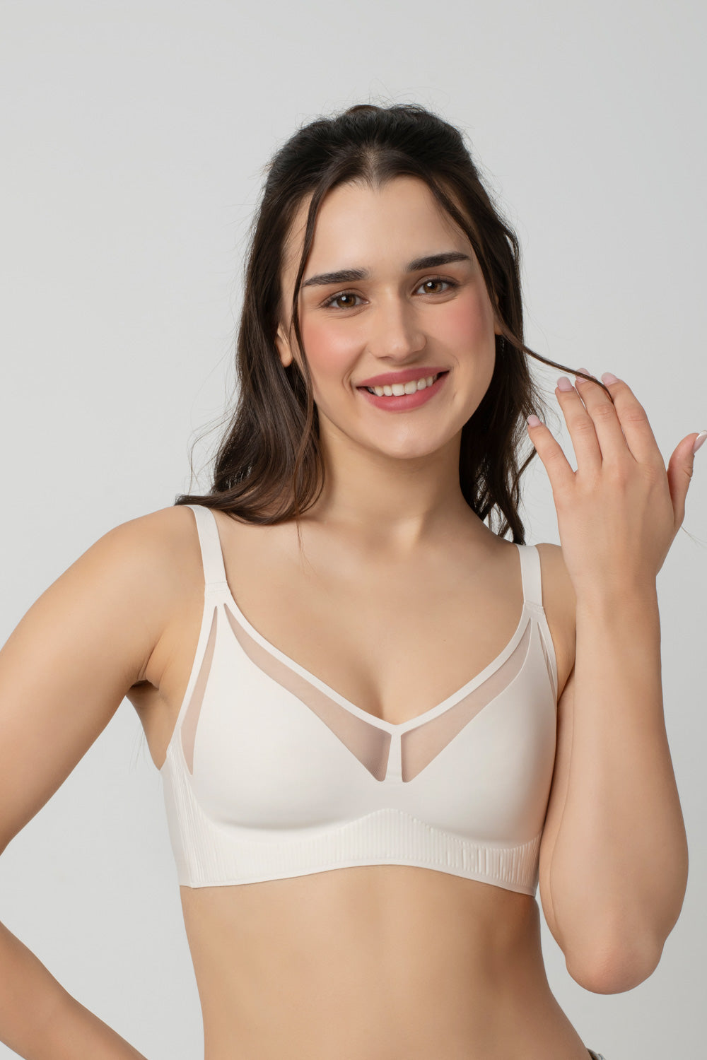 Taylor | Non padded bra with front detail and nipple cover