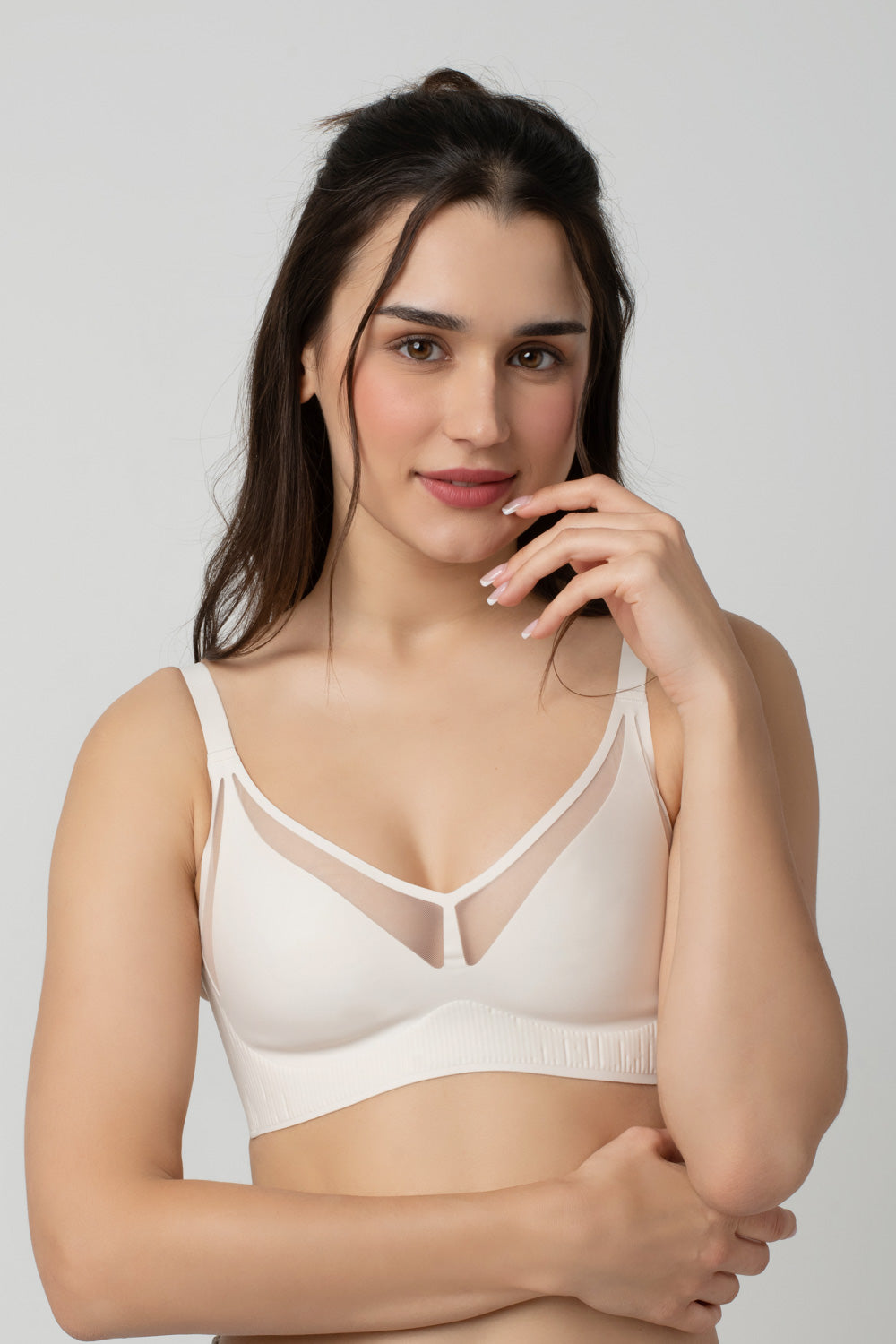 Taylor | Non padded bra with front detail and nipple cover