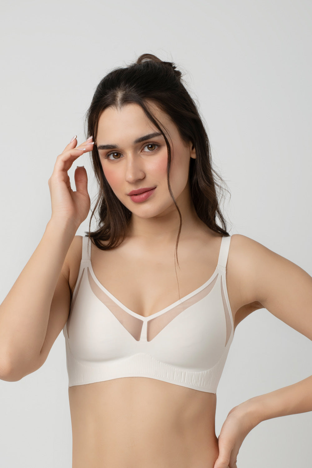 Taylor | Non padded bra with front detail and nipple cover