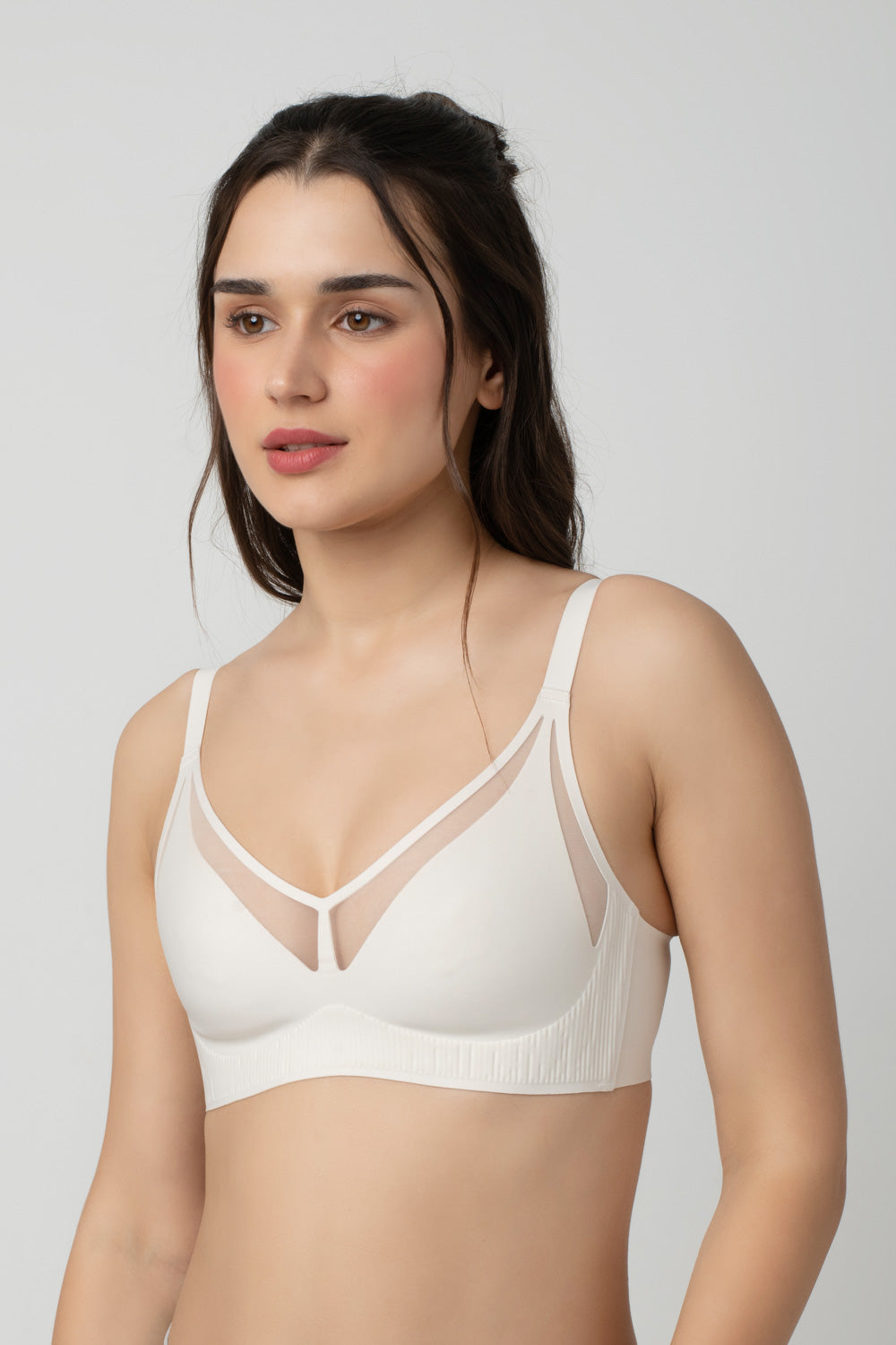 Taylor | Non padded bra with front detail and nipple cover