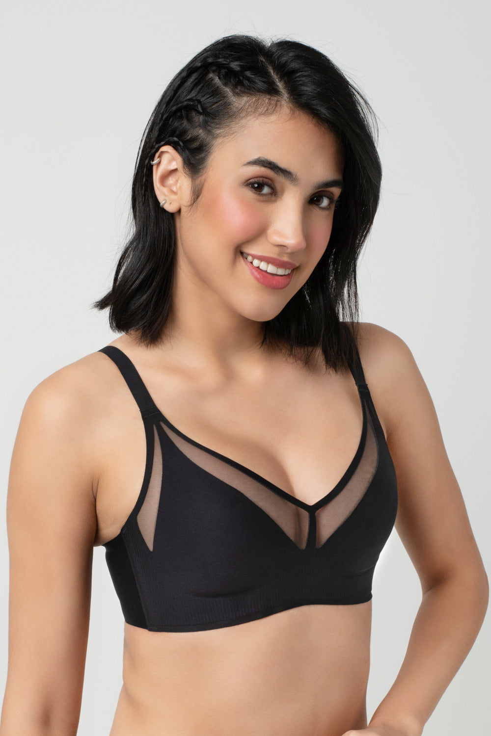 Taylor | Non padded bra with front detail and nipple cover