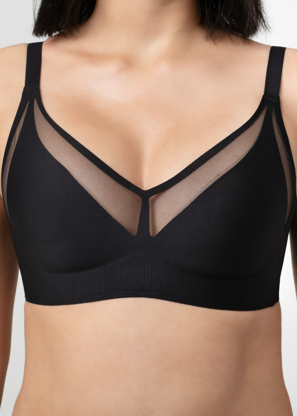 Taylor | Non padded bra with front detail and nipple cover