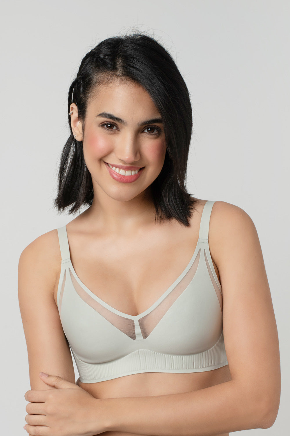 Taylor | Non padded bra with front detail and nipple cover