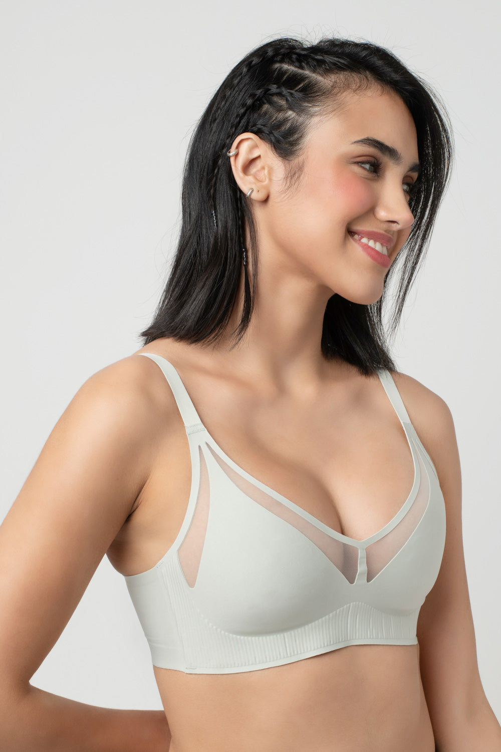 Taylor | Non padded bra with front detail and nipple cover