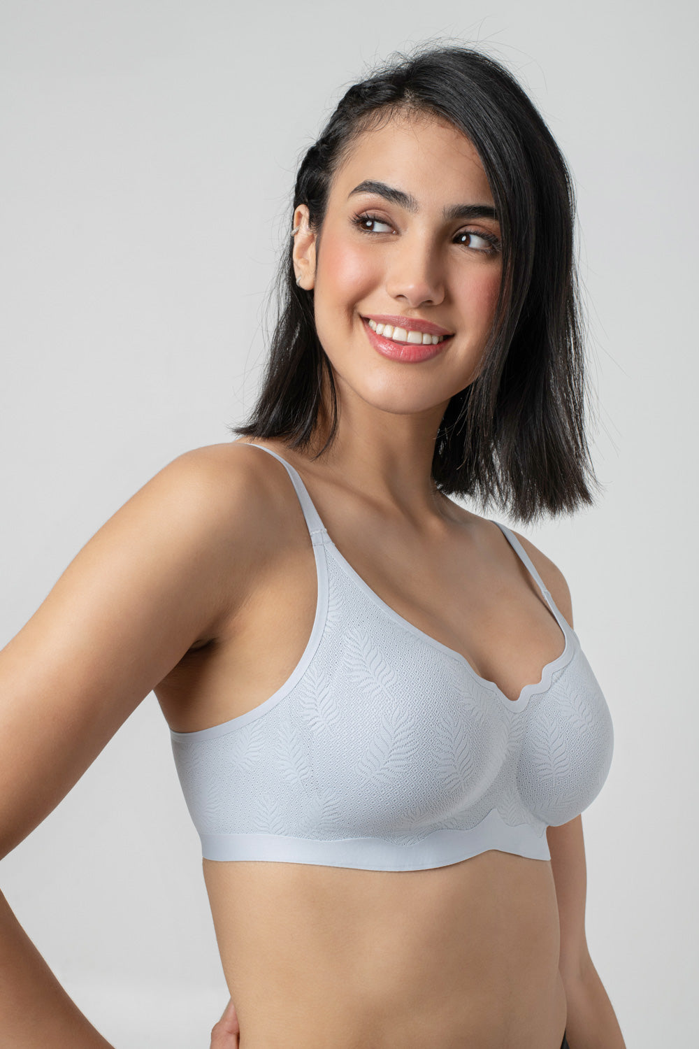 Sienna | V-neck With Scallop Detail Bra