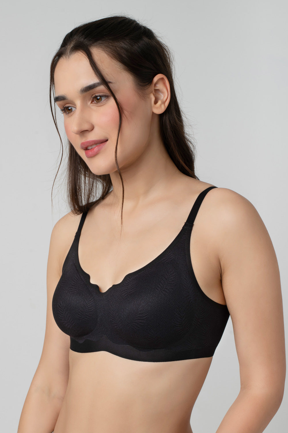 Sienna | V-neck With Scallop Detail Bra