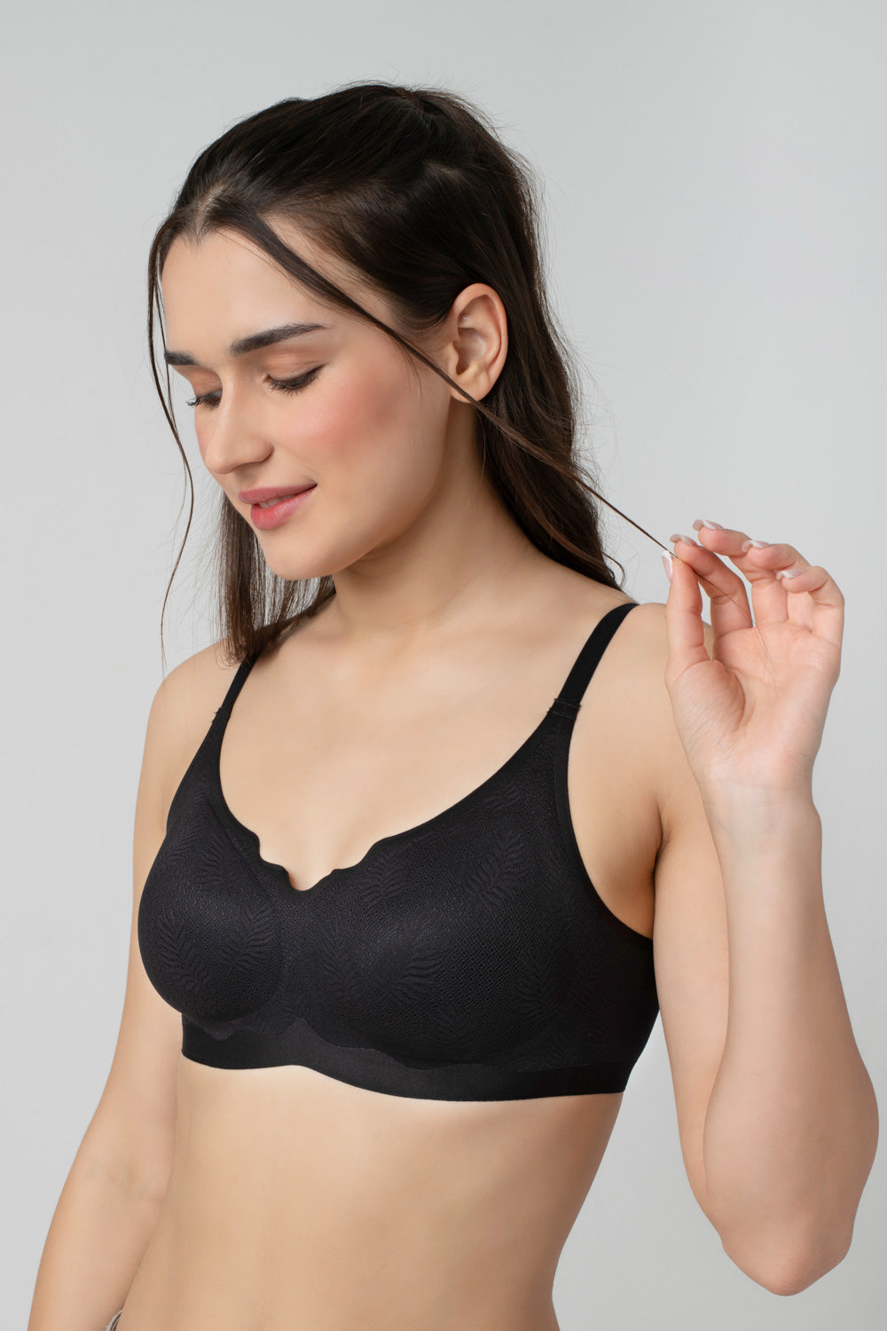 Sienna | V-neck With Scallop Detail Bra
