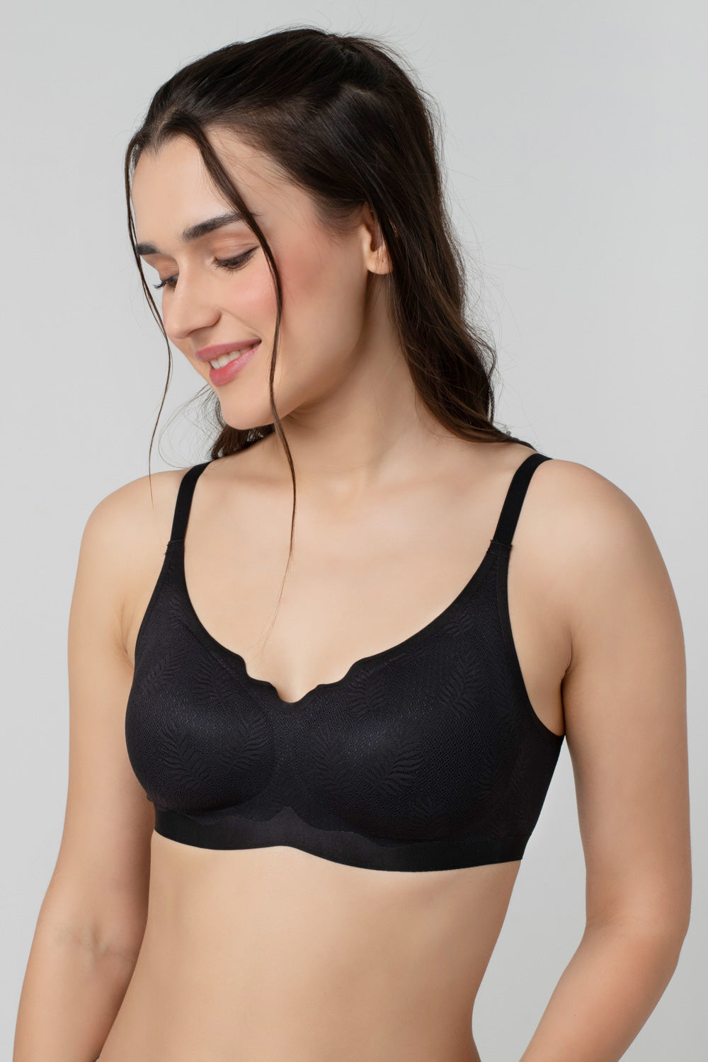 Sienna | V-neck With Scallop Detail Bra